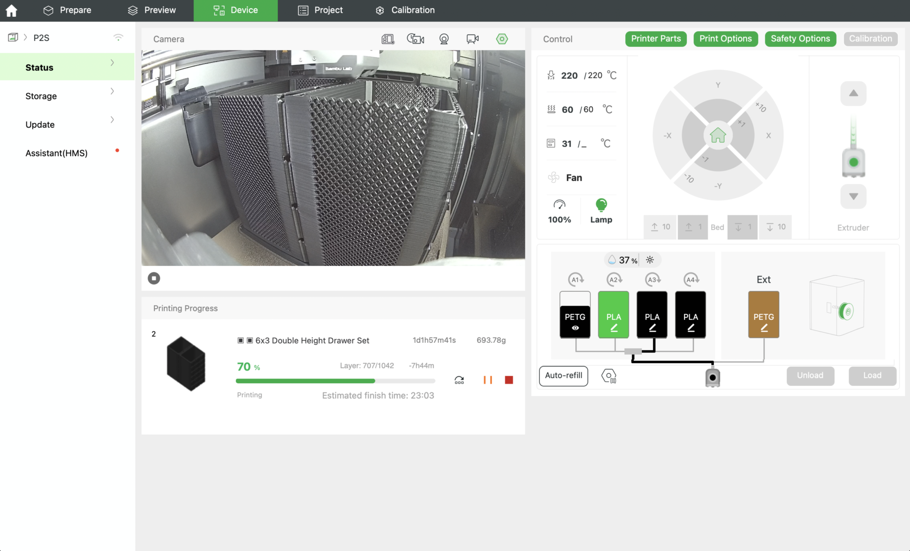 Interfejs Bambu Studio w trybie Device podczas drukowania na drukarce Bambu Lab P2S