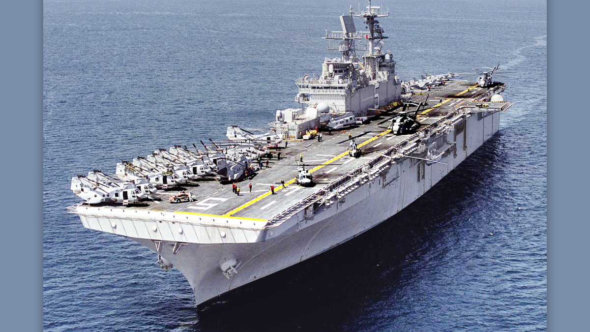 Marynarka Wojenna USA zainstalowała na okręcie desantowym USS Bataan ...