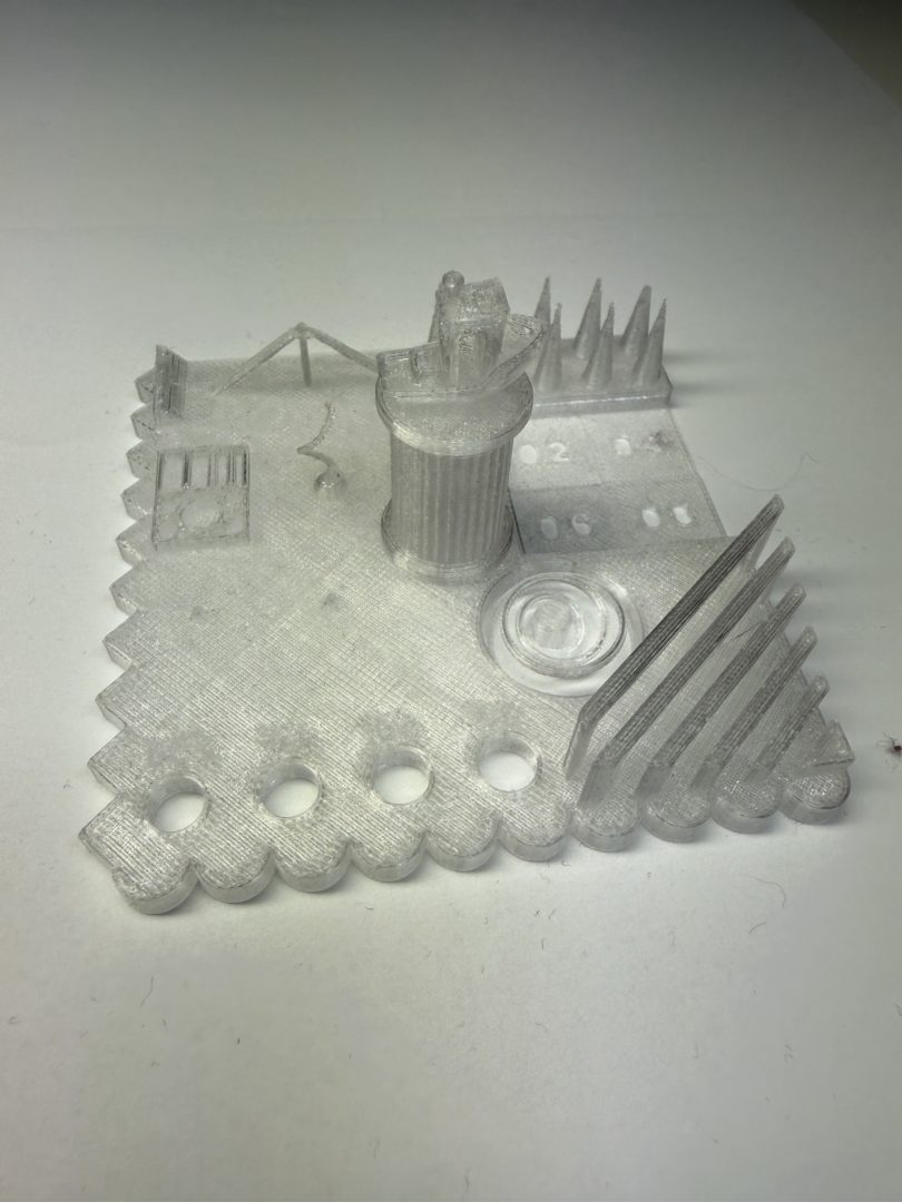 Model testowy wydrukowany z PETG w technologii FDM – ocena mostów, cienkich ścian i detali