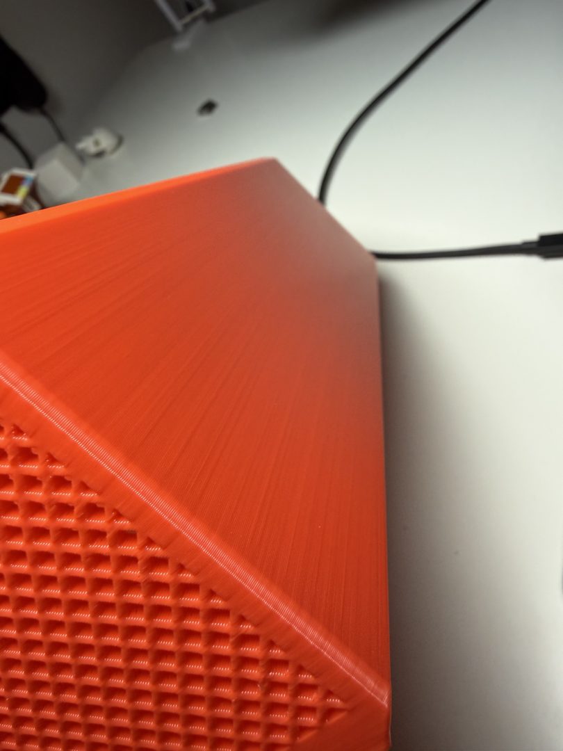 Wydruk 3D z PLA – gładka górna powierzchnia i struktura wypełnienia, druk FDM