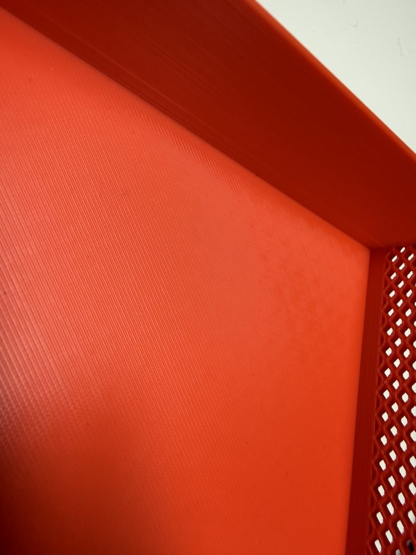 Wewnętrzna dolna powierzchnia wydruku 3D z PLA – równomierne linie i dobra adhezja warstw