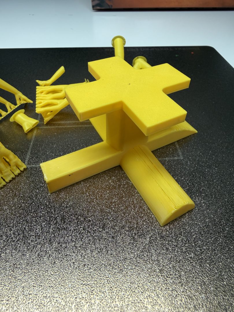 Model z PLA po usunięciu podpór, wydrukowany na Bambu Lab P2S