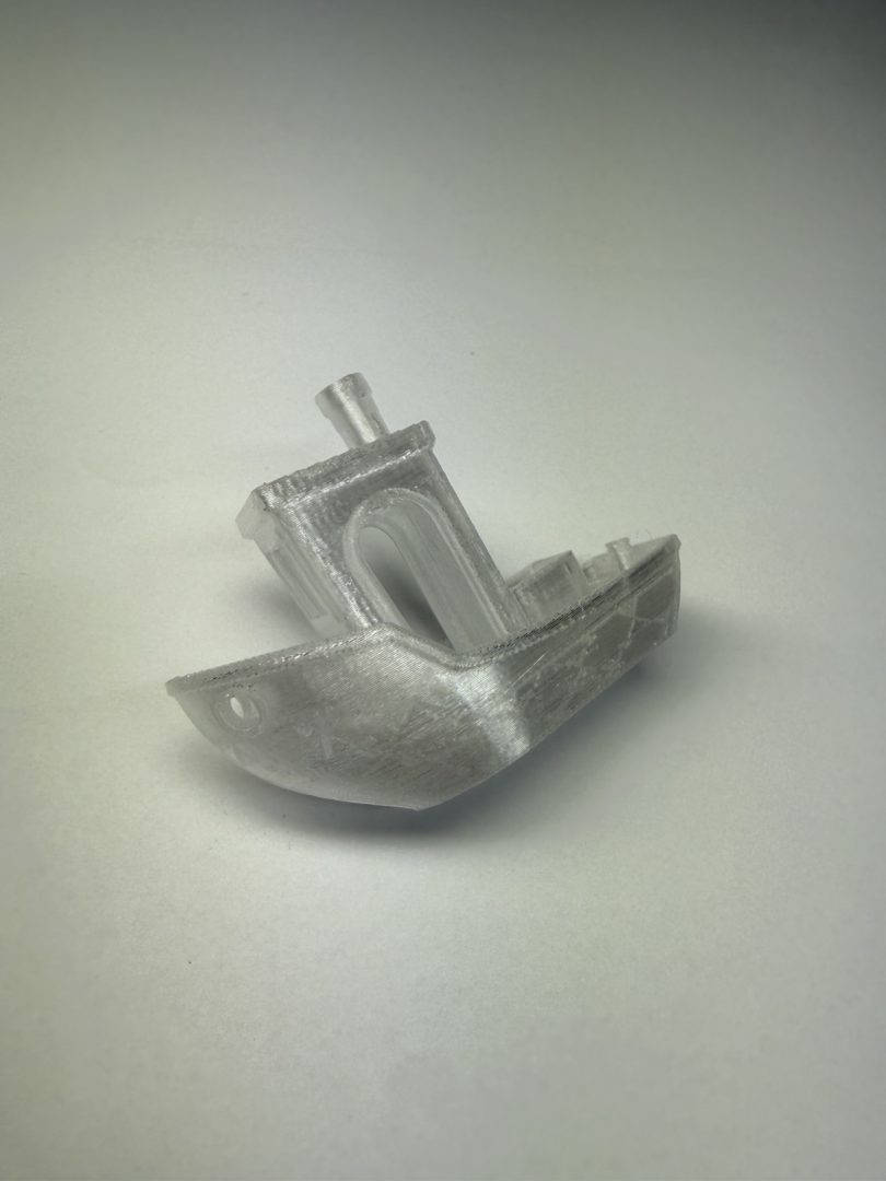 Benchy wydrukowany w technologii FDM z filamentu PETG – test jakości druku 3D